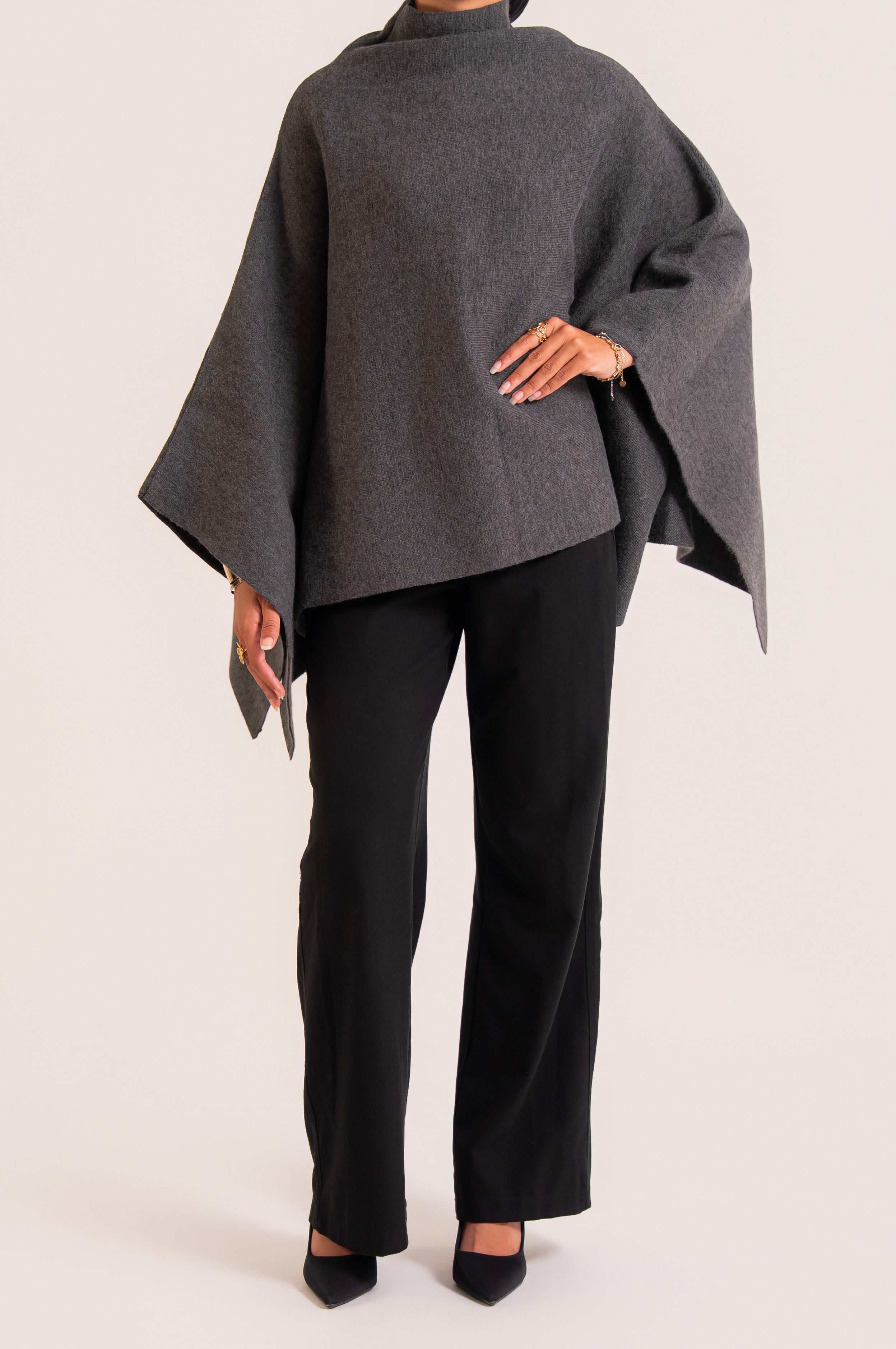 Cape en maille grise