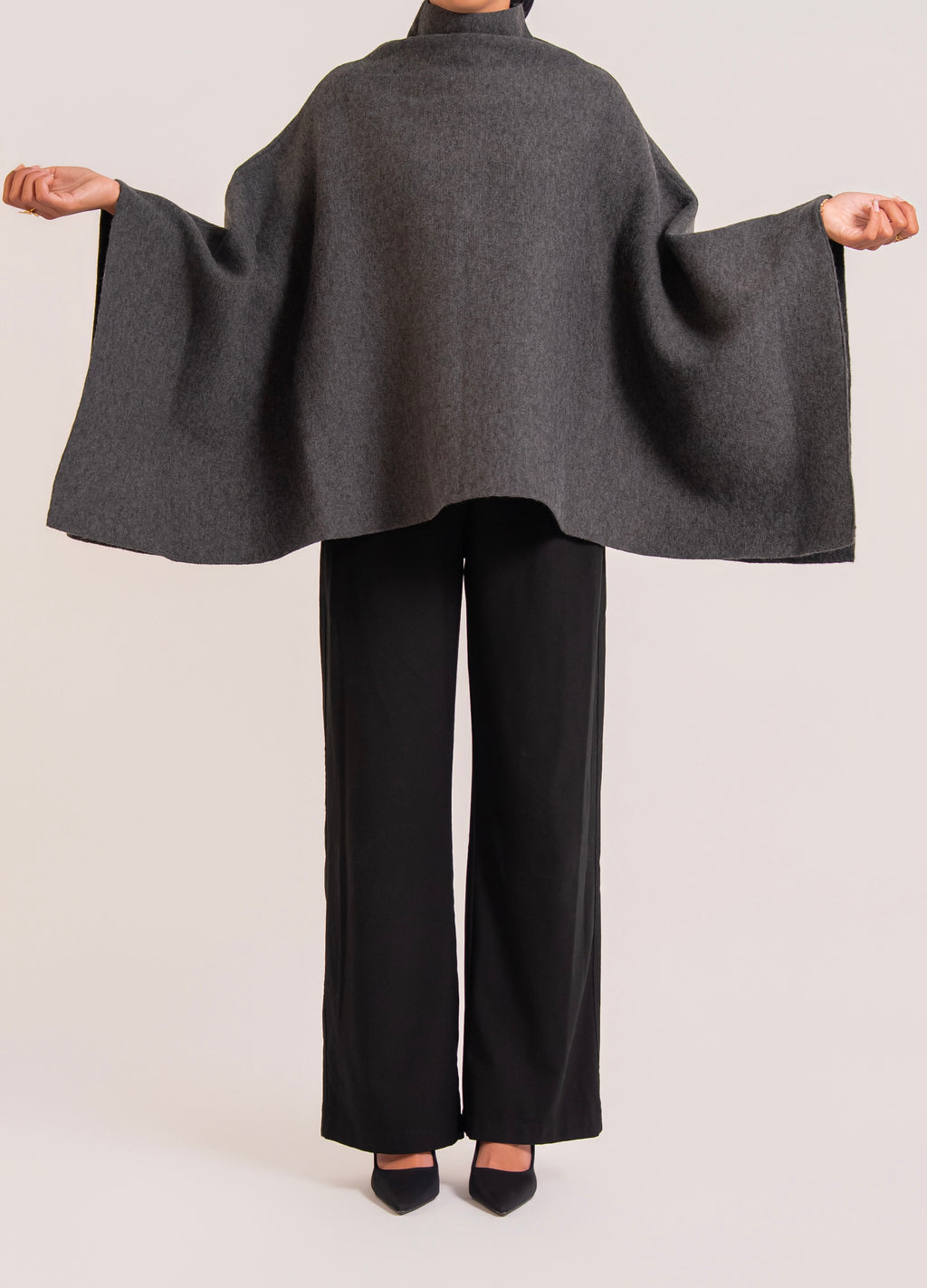 Cape en maille grise