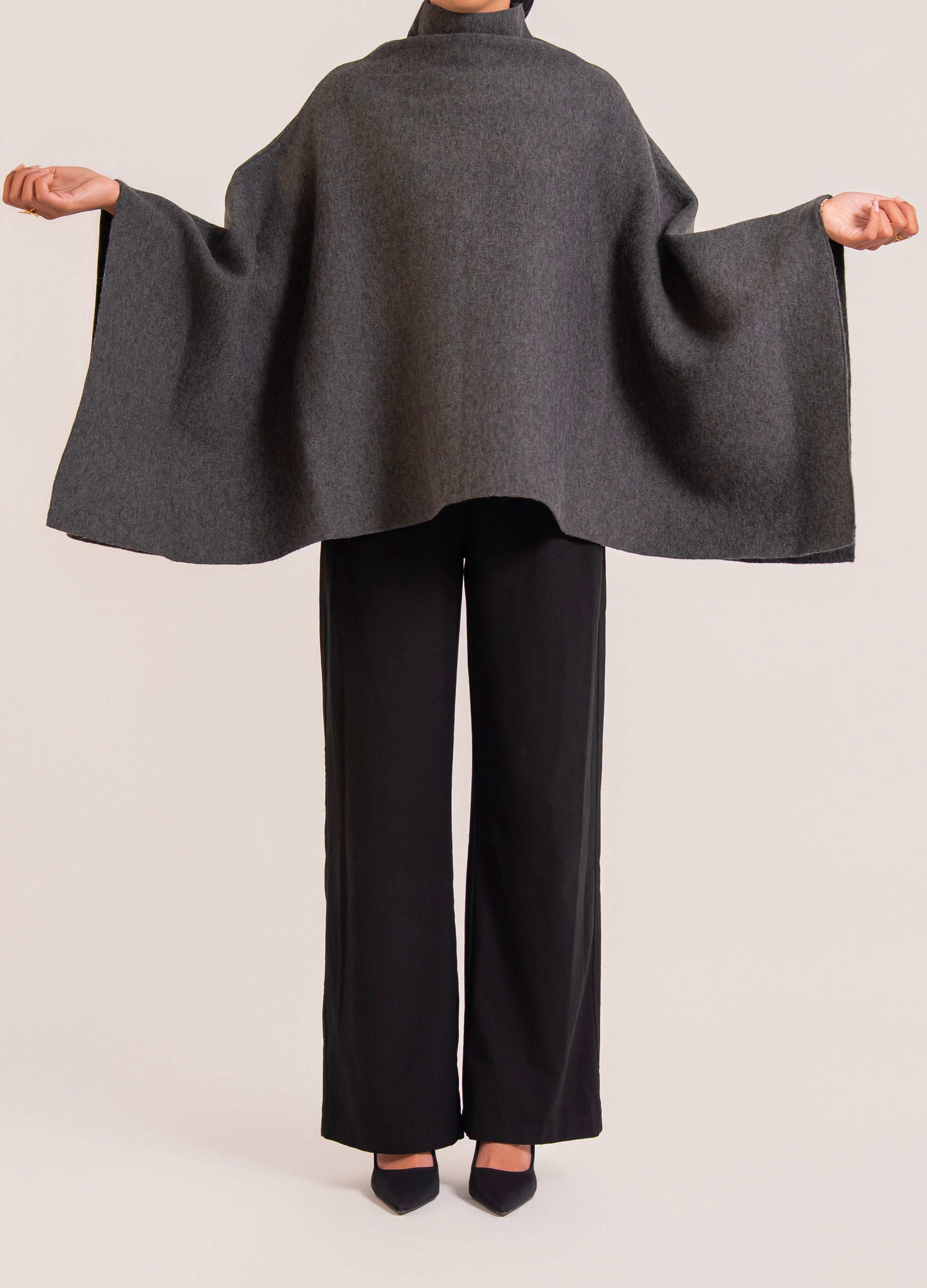 Cape en maille grise
