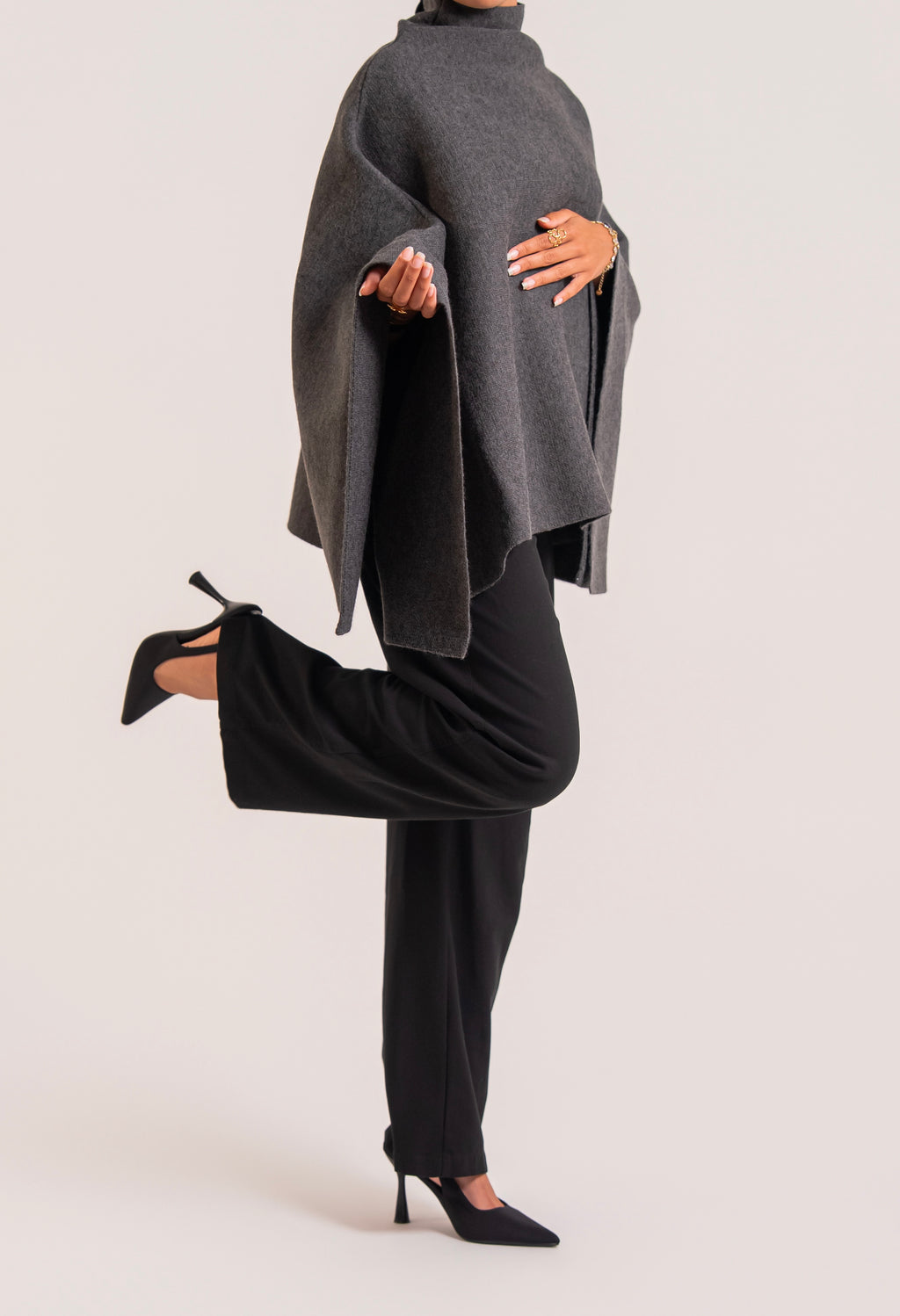Cape en maille grise