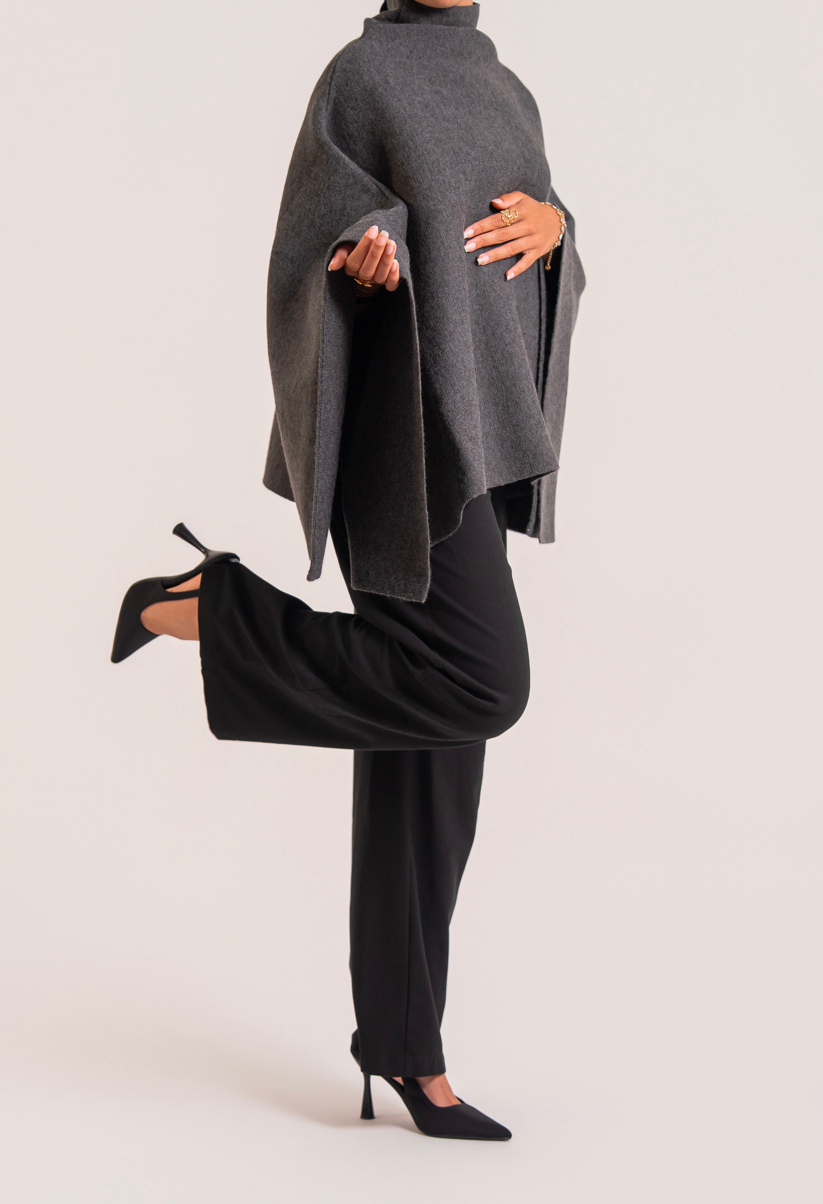 Cape en maille grise